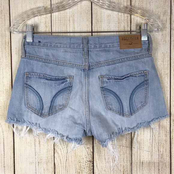 Hollister Embellished Frayed Hem Denim Shorts 25 - Picture 2 of 8